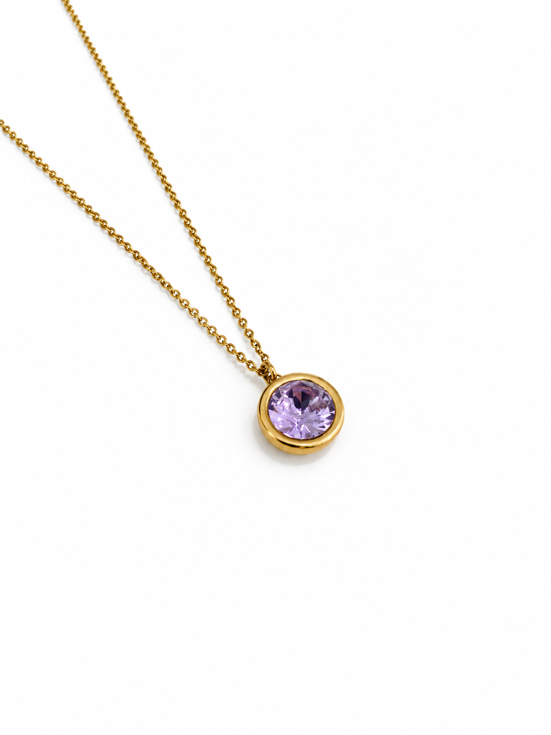 Colar dourado com pendente lilás