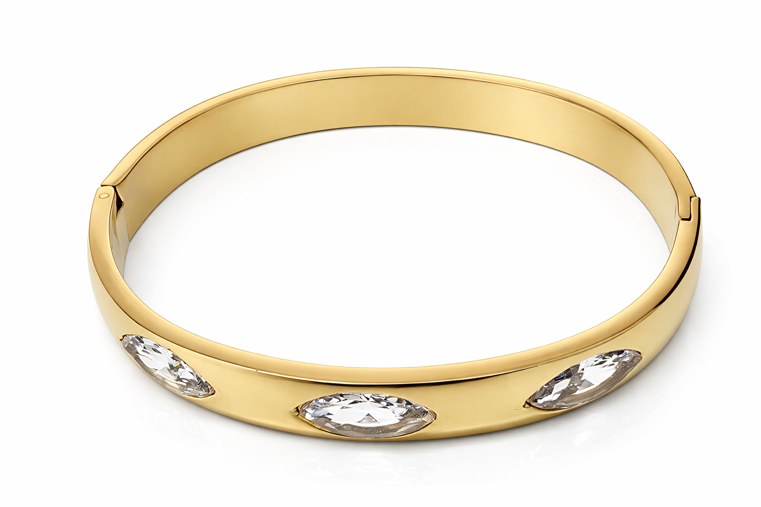 Pulseira dourada rígida com três pedras transparentes em forma de marquise