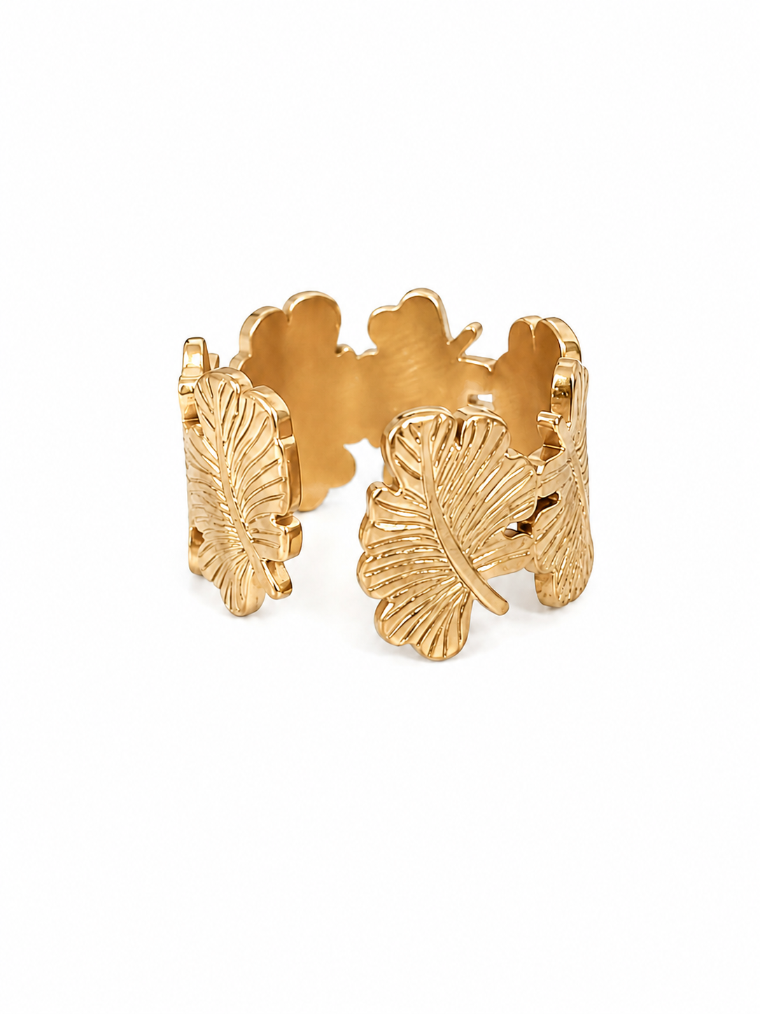 Pulseira dourada com folhas detalhadas em metal
