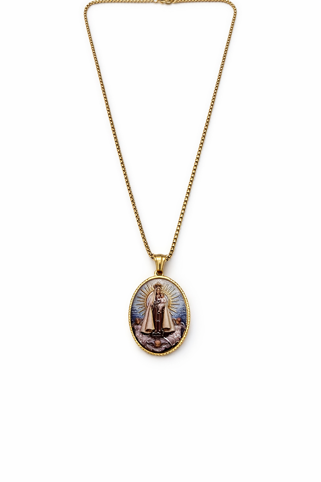 Colar dourado com pendente oval de Nossa Senhora
