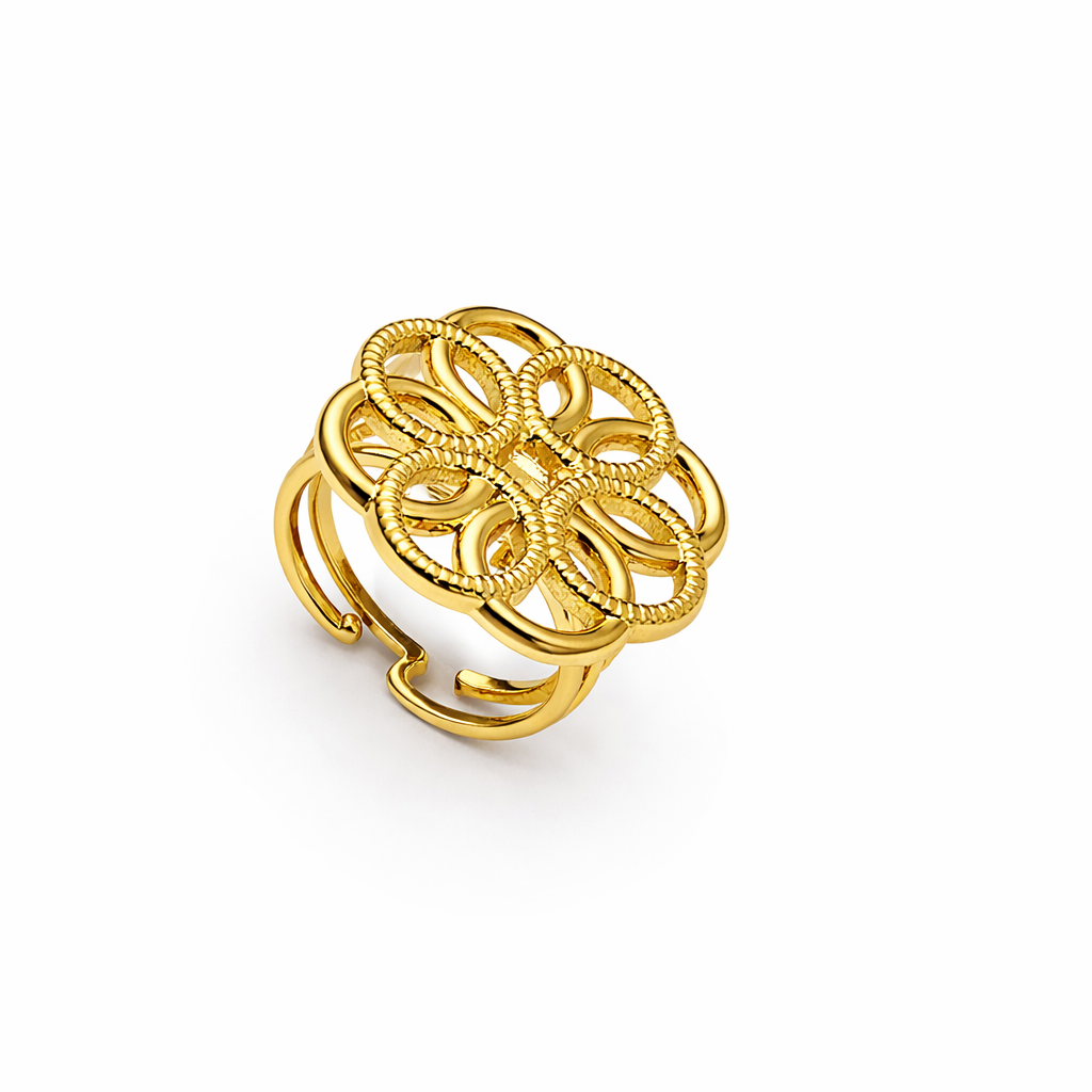 Anel dourado com círculos entrelaçados e detalhes texturizados