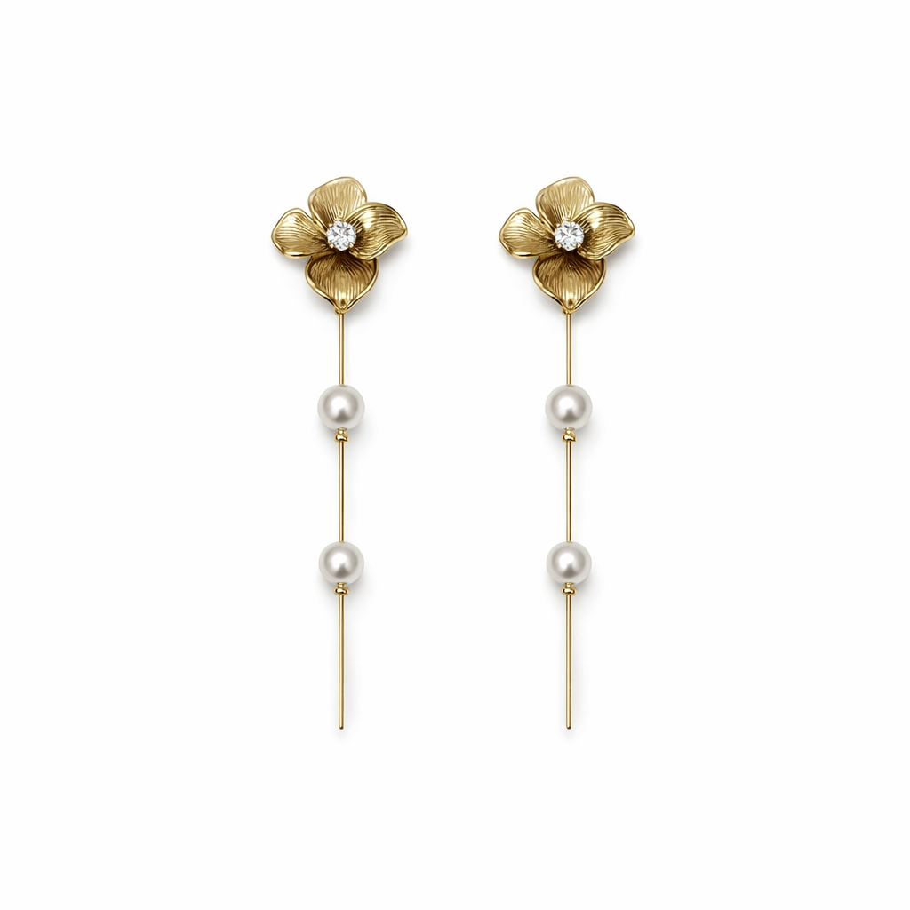 Brincos dourados com flor e pérolas brancas