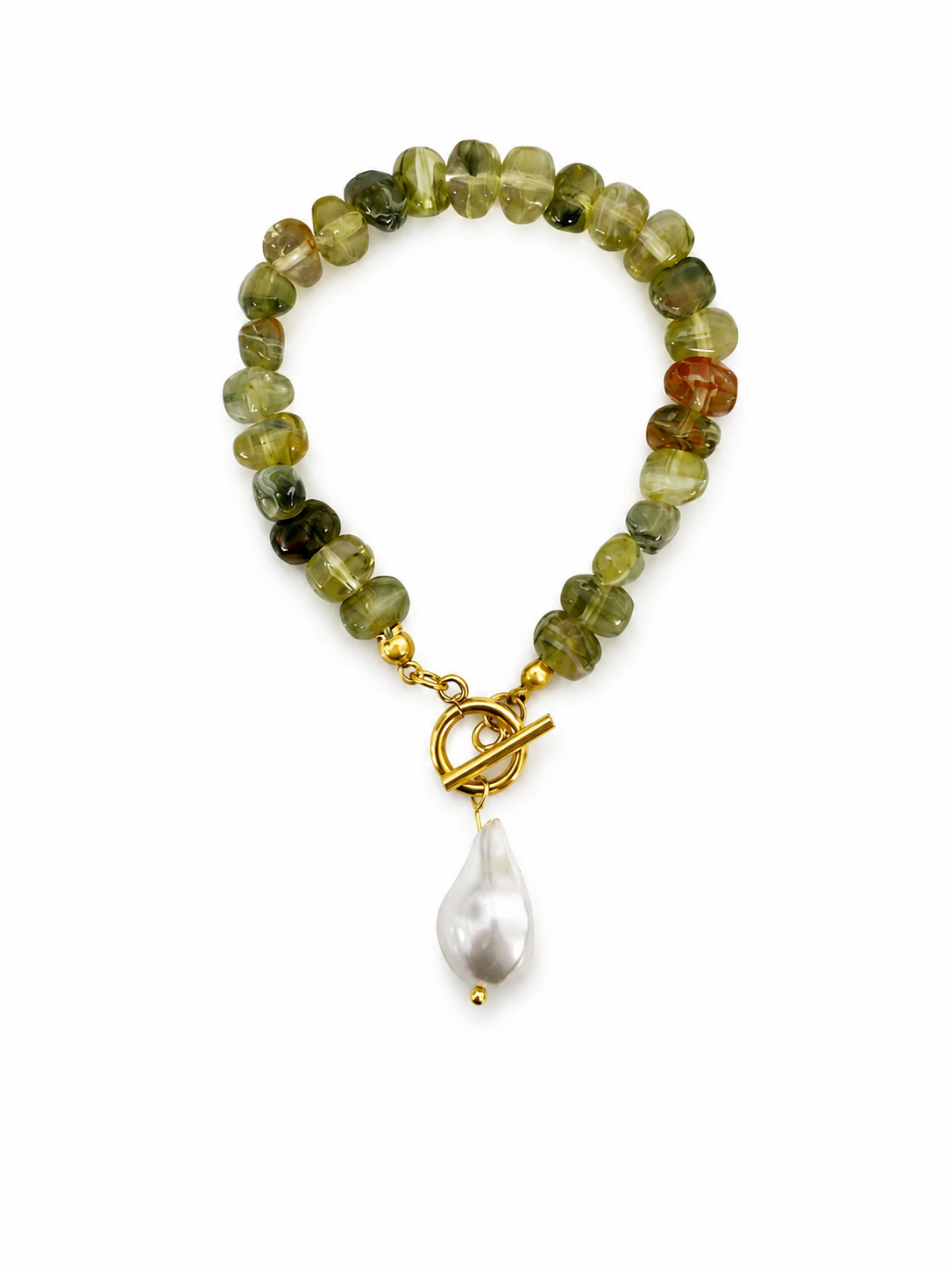 Pulseira de contas verdes com pérola pendente e fecho dourado