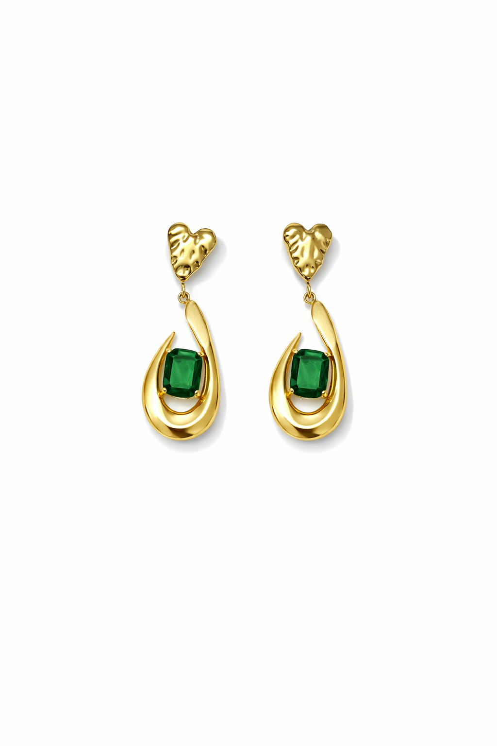 Brincos dourados com coração texturizado e pedra verde quadrada