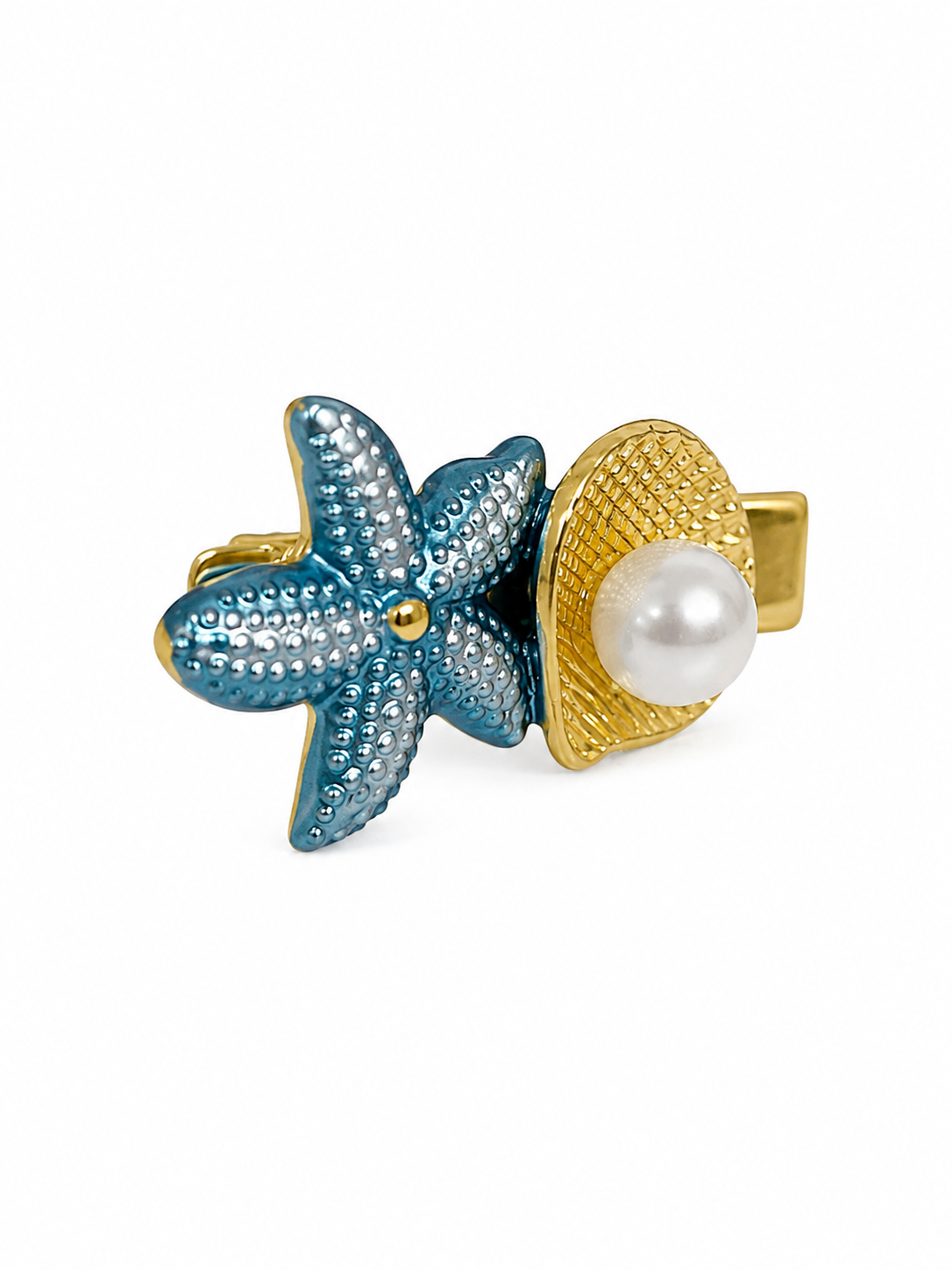 Anel dourado com estrela-do-mar azul e pérola branca em concha
