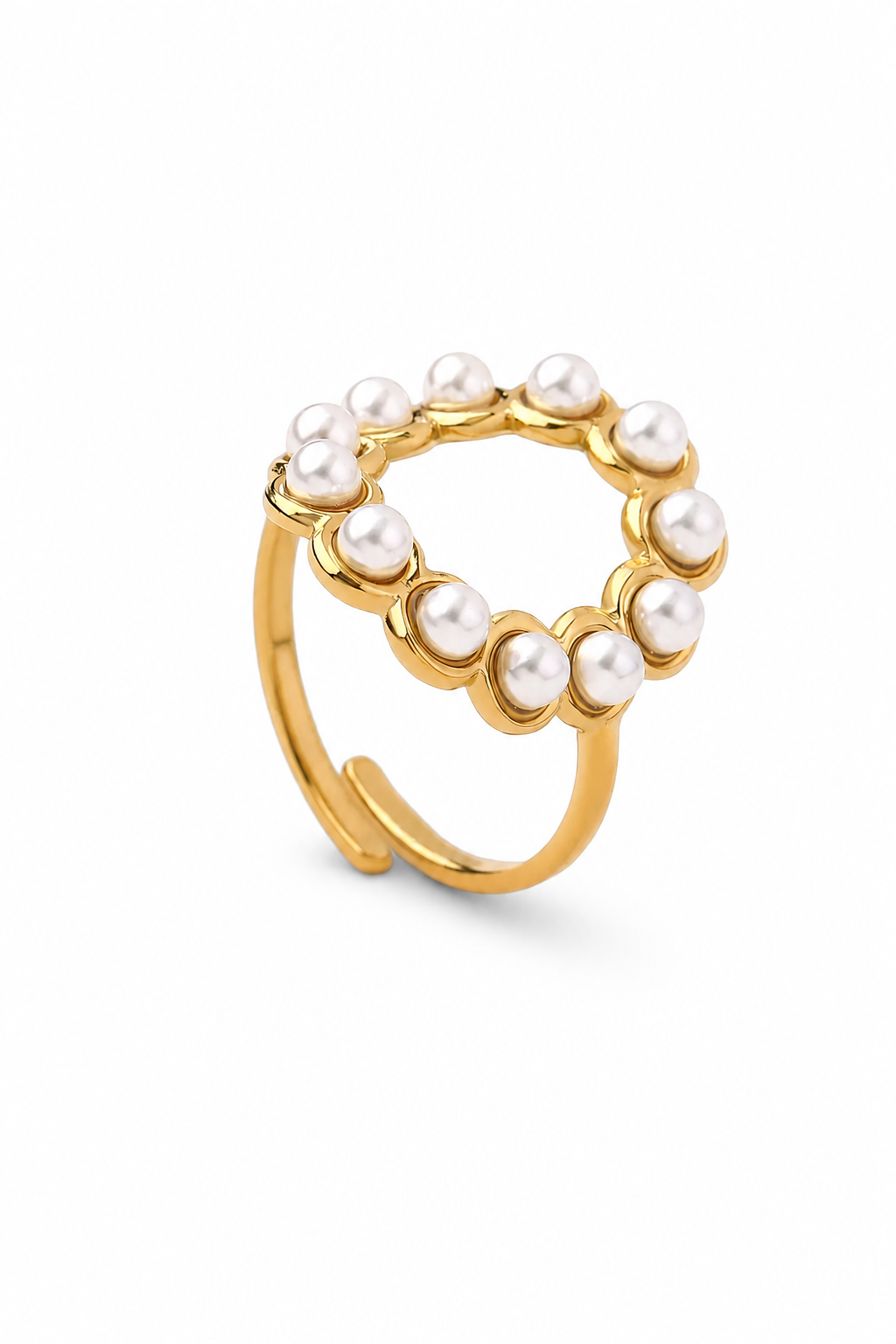 Anel dourado com pérolas brancas em círculo