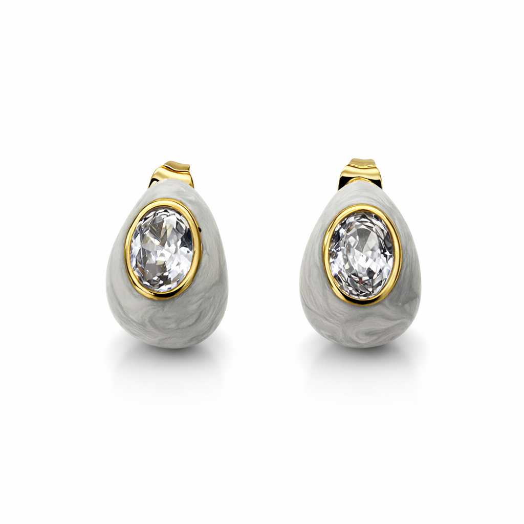 Brincos com pedra oval transparente, base cinza marmoreada e detalhes dourados