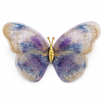 Brinco borboleta azul e dourado em fundo branco