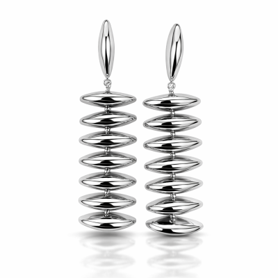 Par de brincos prateados em formato oval empilhado