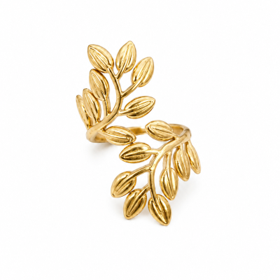 Anel dourado com design de folhas em metal brilhante