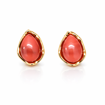 Brincos com pedra gota coral e borda dourada