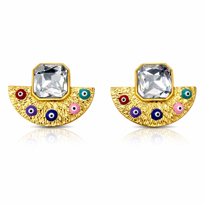 Brincos dourados com pedra cúbica central e detalhes coloridos em meia-lua texturada