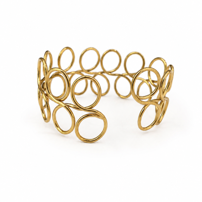 Pulseira dourada de anéis metálicos interligados em padrão circular