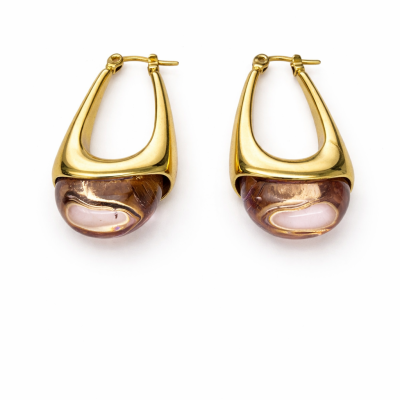 Brincos dourados com detalhes em resina castanha e rosa