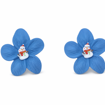 Brincos flor azul com boneco de neve branco no centro
