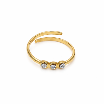 Anel dourado aberto com três pedras brilhantes