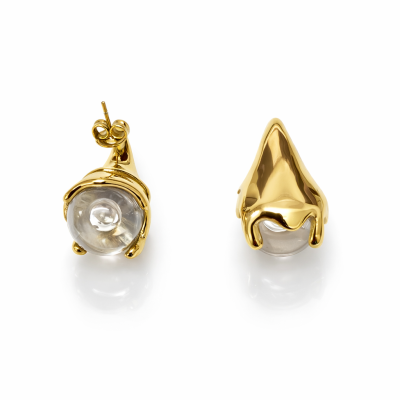 Par de brincos dourados com bolas transparentes no centro