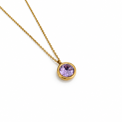 Colar dourado com pendente lilás