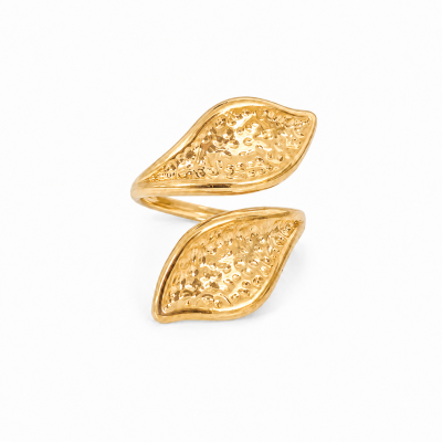 Anel dourado aberto com textura em forma de folhas