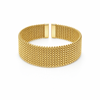 Pulseira dourada de malha trançada com fecho aberto