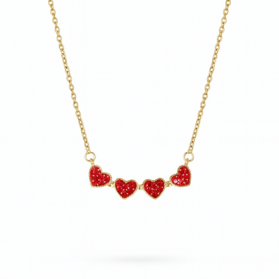 Colar dourado com quatro corações vermelhos brilhantes