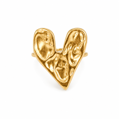 Anel dourado em forma de coração com textura voluminosa