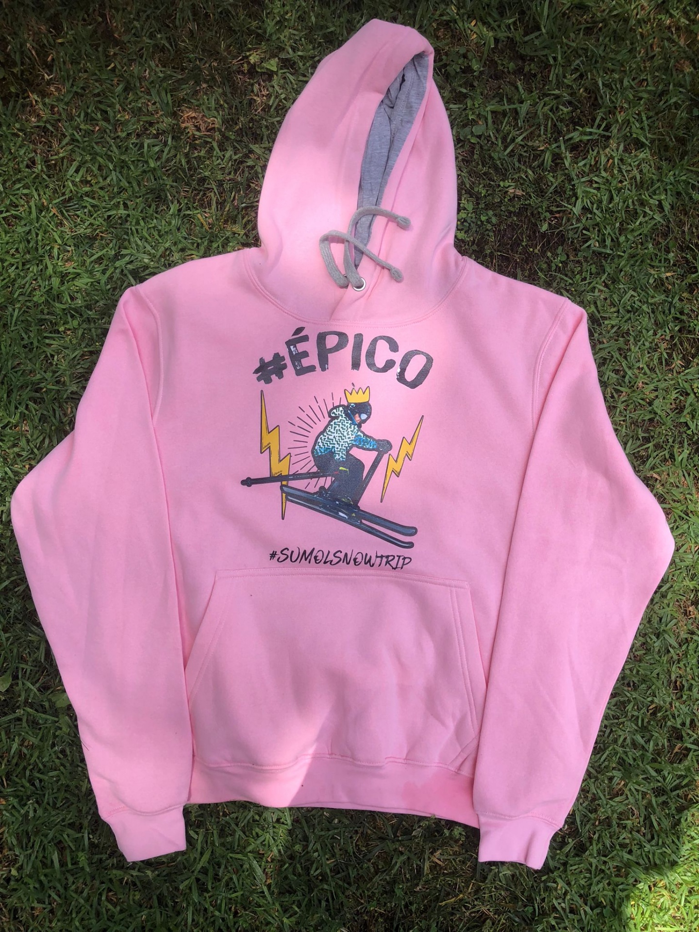 Sweatshirt rosa com capuz e estampado de esquiador
