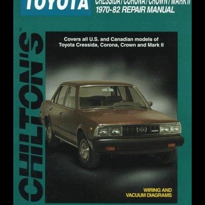 Capa verde de manual Chiltons para Toyota com imagem de carro castanho frontal