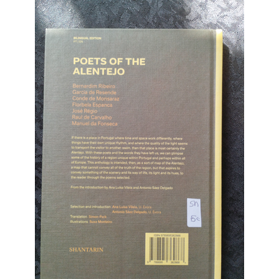 Capa traseira do livro POETS OF THE ALENTEJO cinza escuro com texto amarelo e fita amarela na lombada