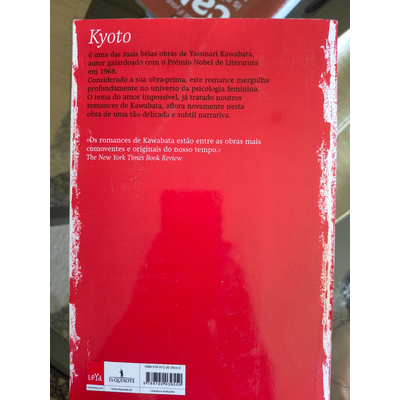 Contracapa vermelha do livro Kyoto com texto descritivo em português e logotipo das editoras