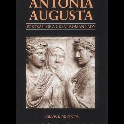Capa de livro Antonia Augusta com escultura romana e texto