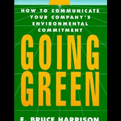 Capa do livro Going Green com fundo verde e texto amarelo e branco