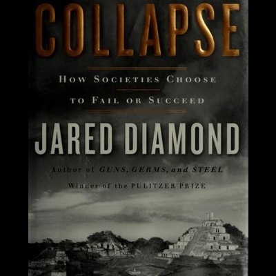 Capa do livro Collapse de Jared Diamond com texto e imagem de ruínas antigas