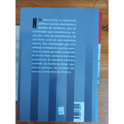 Capa traseira de livro azul com texto em português e código de barras