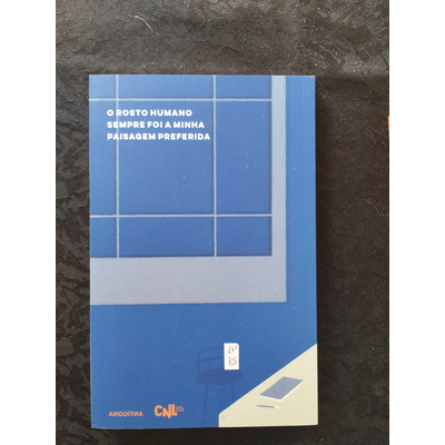 Capa de livro azul com texto e ilustração de janela e mesa