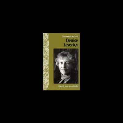 Capa do livro Conversations with Denise Levertov com foto a preto e branco de uma mulher idosa
