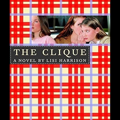 Capa do livro THE CLIQUE com padrão xadrez e fotografia de três raparigas
