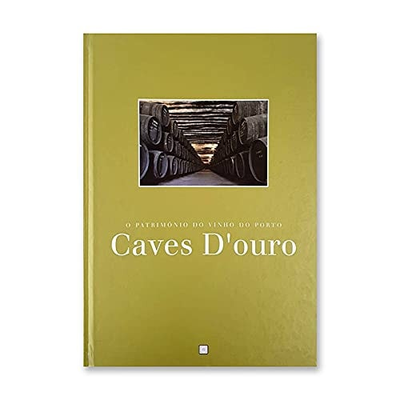 Capa de livro verde com foto de barris de vinho e texto O PATRIMÓNIO DO VINHO DO PORTO Caves Douro
