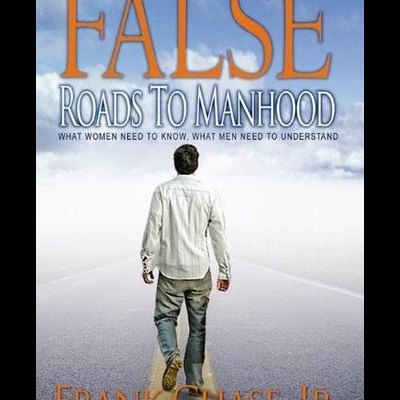 Capa do livro False Roads to Manhood com homem a caminhar numa estrada sob céu azul.