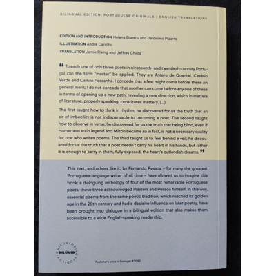 Capa traseira de livro bilingue com texto em inglês e selo editorial na parte inferior