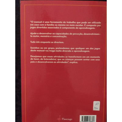 Capa traseira de manual vermelho com texto em português e etiqueta branca