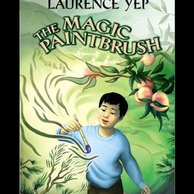 Capa do livro The Magic Paintbrush com ilustração de menino a pintar ramos em fundo verde