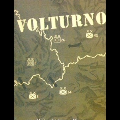 Mapa camuflado militar com inscrições VOLTURNO e símbolos militares