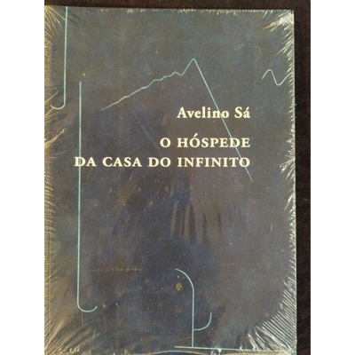 Livro azul escuro com título em branco e plástico protector
