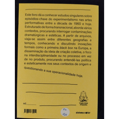 Capa traseira amarela de livro com texto em português, carimbo azul com preço, código de barras e logótipos no fundo preto