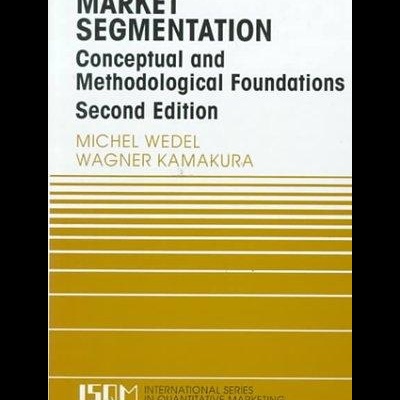 Capa do livro Market Segmentation com faixas amarelas e texto em letras pretas e amarelas