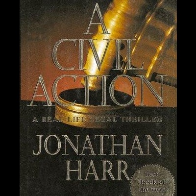 Capa de livro A Civil Action de Jonathan Harr com imagem de martelo dourado.