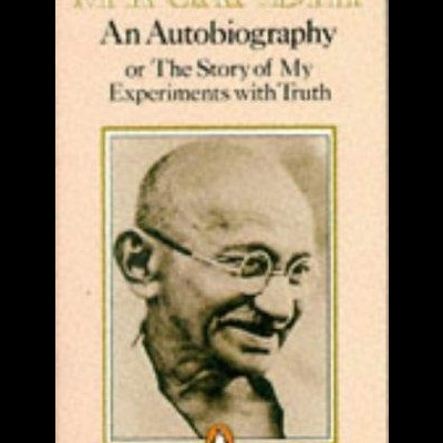 Capa do livro com título e foto de M.K. Gandhi em tom sépia.