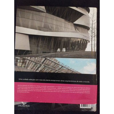Capa traseira de livro com imagem de arquitetura moderna e texto em português num fundo cor de vinho