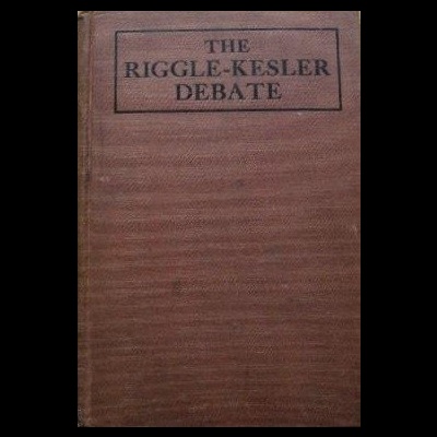 Capa castanha de livro com título THE RIGGLE-KESLER DEBATE em preto